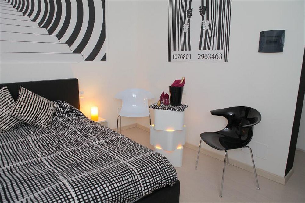 Chroma Italy - Ena Guest House Buitenkant foto